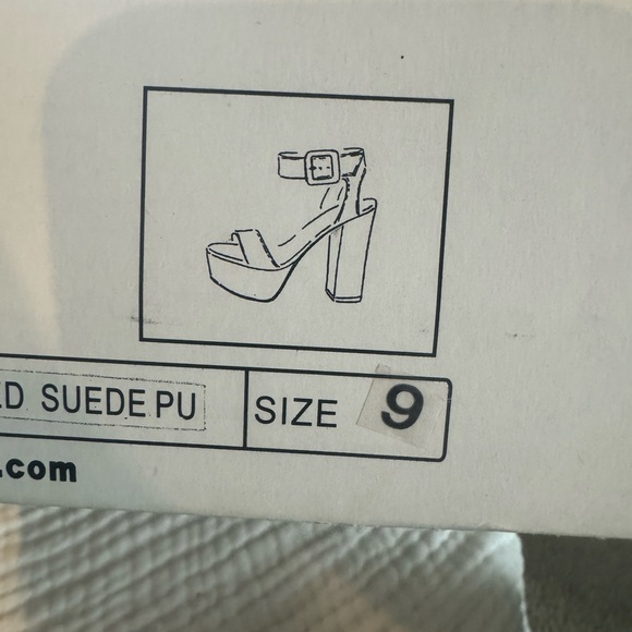 ❤️👠 Red Platform Taper Heels 👠 ❤️ - Picture 3 of 6